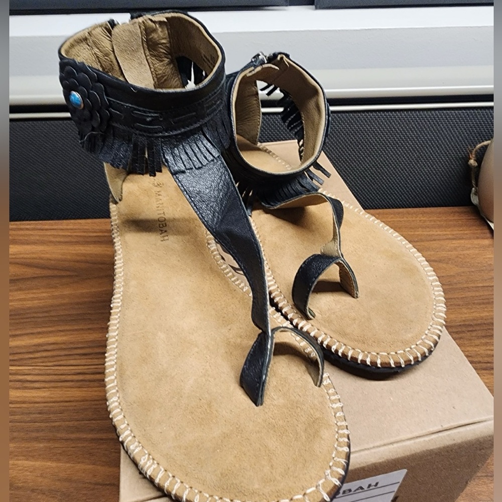 NEVER WORN - Manitobah leather fringe ankle sandal size 10 woman’s fit